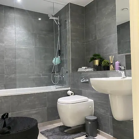 Luxurious 2bedroom At The Centre With Great Views شقة