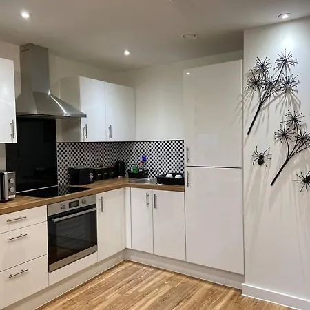 Stunning 2bd / Canal Views & Proximity To Man Utd Apartman *
