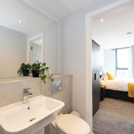 Contemporary 3 Bedrooms *