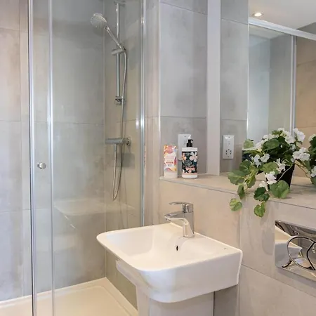 아파트 Contemporary 3 Bedrooms *