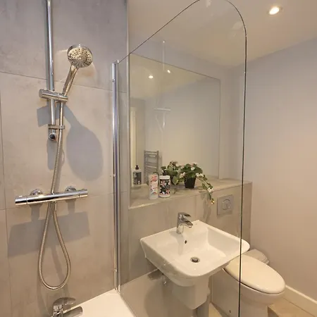 Contemporary 3 Bedrooms *