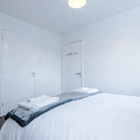 Apartment Cozy Away From In Manchester. Manchester