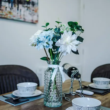 Apartment Cozy Away From In Manchester. Manchester