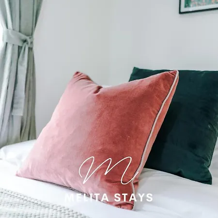 Stylish 3 Bedroom With Parking And Large Garden, ホテル マンチェスター