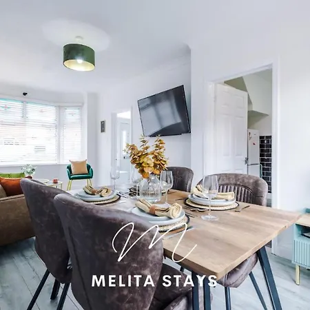 ホテル Stylish 3 Bedroom With Parking And Large Garden, 4*
