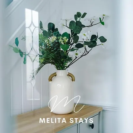 ホテル Stylish 3 Bedroom With Parking And Large Garden, 4*
