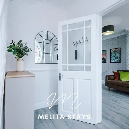 ホテル Stylish 3 Bedroom With Parking And Large Garden, 4*