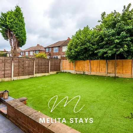 Stylish 3 Bedroom With Parking And Large Garden, ホテル マンチェスター