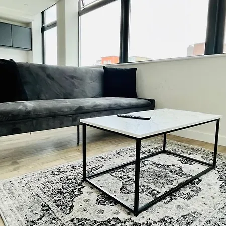 1 Bed In Old Trafford Near Stadiums דירה