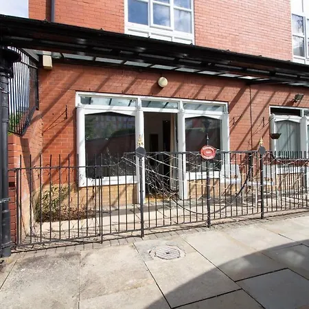 Cosy 1 Bed Flat Near Centre *