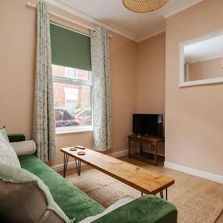 Guestready - Lovely In Levenshulme *