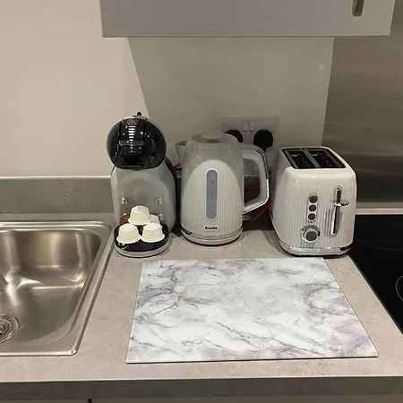 Beautiful 1 Bed Studio Apt In Central