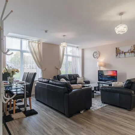 Bright 1 Bed Flat - Sleeps 3 *