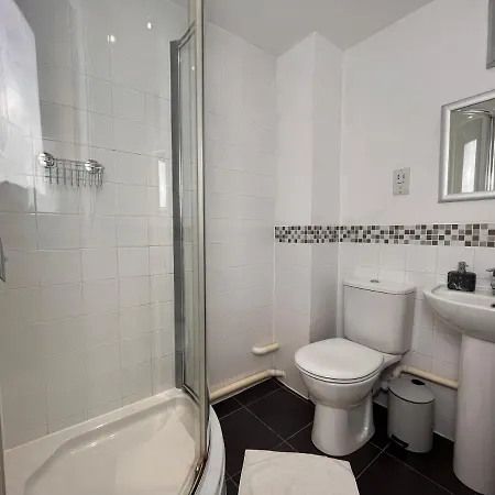 View Spacious 2 Bed 2 Bathrooms