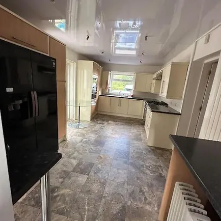 4 Bedroom Luxury - Knights Living Ferienhaus
