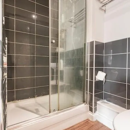 En-suit With Free Dedicated Parking * Manchester