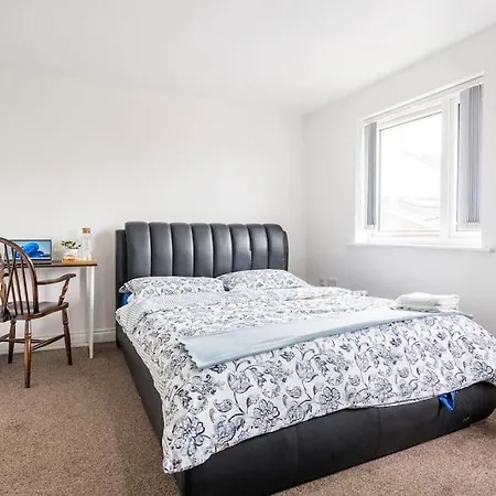 En-suit With Free Dedicated Parking Homestay Manchester