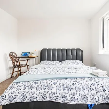 Homestay En-suit With Free Dedicated Parking