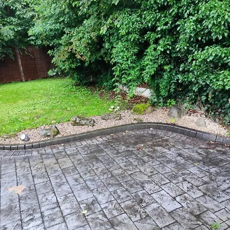 Serendipity - 4 Bedrooms - Big Garden - Near Airport, Whythenshawe Hospital And Roundthorn Business Park *