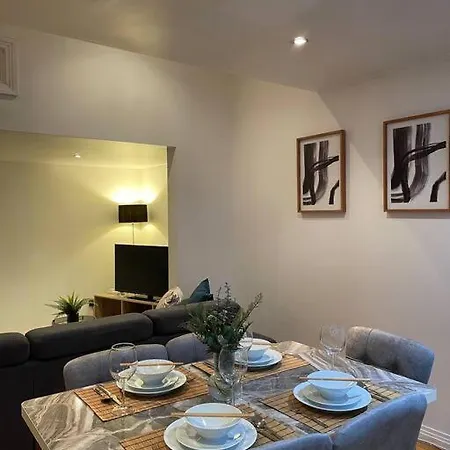 Unique Flat In Express Building
