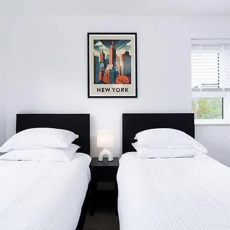 6 Beds 3 Bathroom House Close To Mcr City Centre Nyaraló Manchester