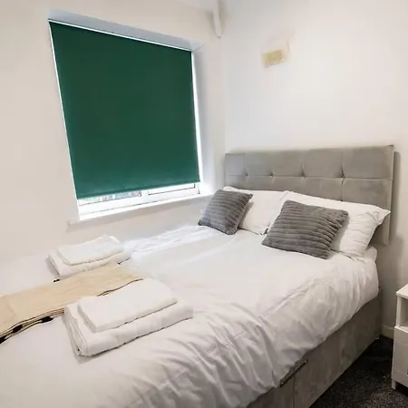 펜션 Windsor House 3 Bedrooms Sleeps 8 *