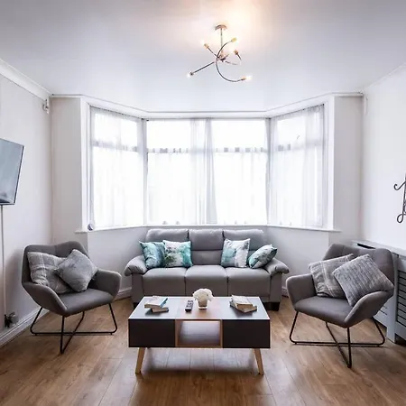 Windsor House 3 Bedrooms Sleeps 8 맨체스터