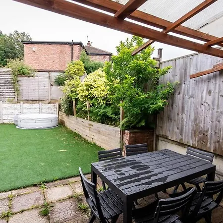 Windsor House 3 Bedrooms Sleeps 8 *