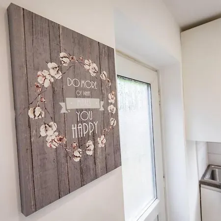 Windsor House 3 Bedrooms Sleeps 8 *