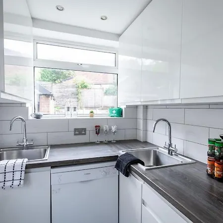 Windsor House 3 Bedrooms Sleeps 8 맨체스터