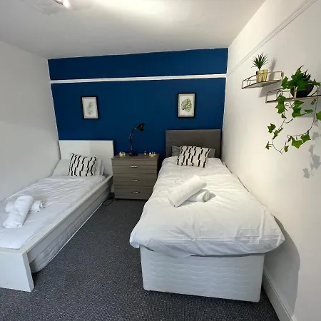 Huge - 12min To - Free Parking - Contractor Friendly - Irwell *
