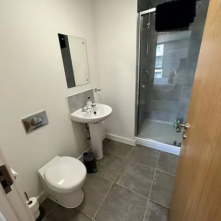 Cosy 2 Bed Sleeps 4+balcony Appartamento *
