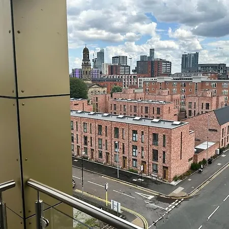 Lovely 2 Bed Mcr + Balcony Manchester