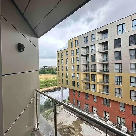Fab 2 Bed 2 Bath Mcr Apt+balcony Apartmán