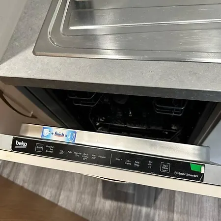 Super Mcr 1 Bed + Balcony *