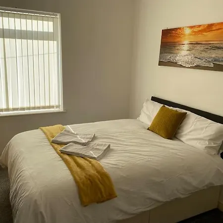 7 Bed - Spacious House - Central *