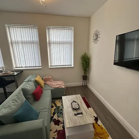 Appartement 2 Bedroom Flat Close To City, Stadium And Coop Arena