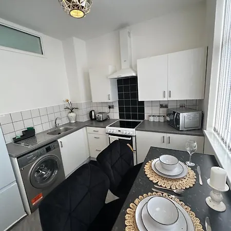 2 Bedroom Flat Close To City, Stadium And Coop Arena Appartement *