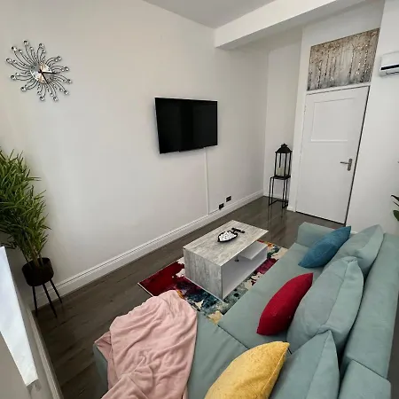 2 Bedroom Flat Close To City, Stadium And Coop Arena * Manchester