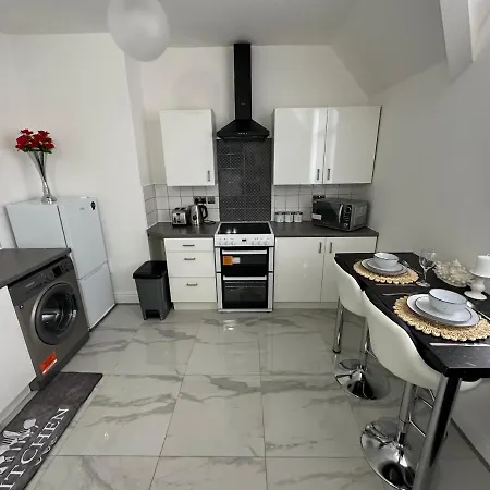 2 Bedroom Flat Close To City, Stadium And Coop Arena Manchester