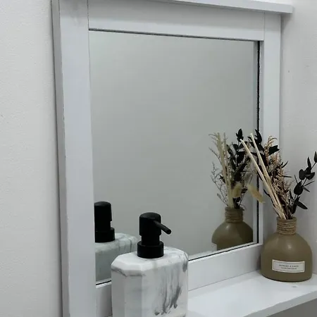 2 Bedroom Flat Close To City, Stadium And Coop Arena *