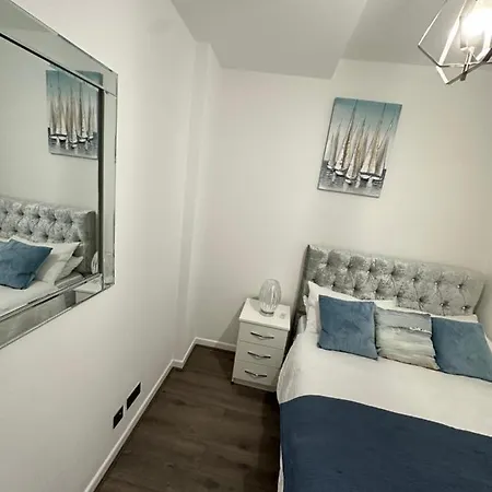 2 Bedroom Flat Close To City, Stadium And Coop Arena * Manchester