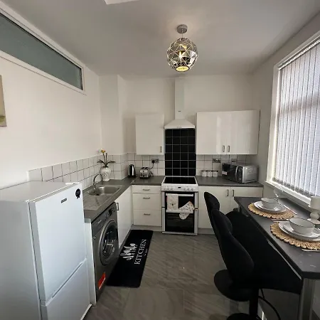 2 Bedroom Flat Close To City, Stadium And Coop Arena Manchester