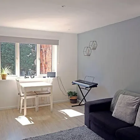 Appartamento Entire 2 Bed In *