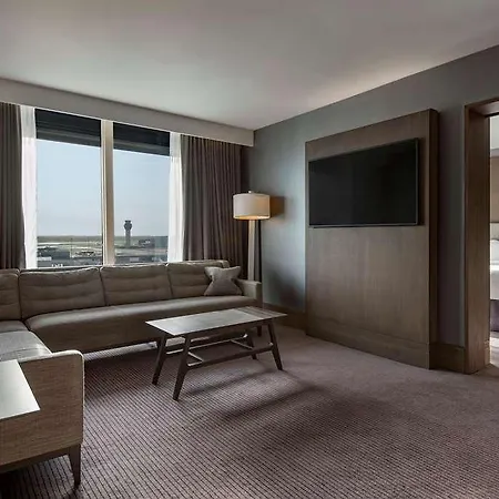 Radisson Blu Manchester. Airport Hotel 4*