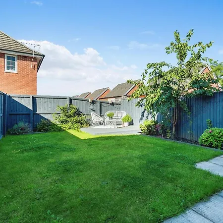 Holiday home 4 Bedroom Town House- Free Parking, Perfect For Families And Contractors Manchester