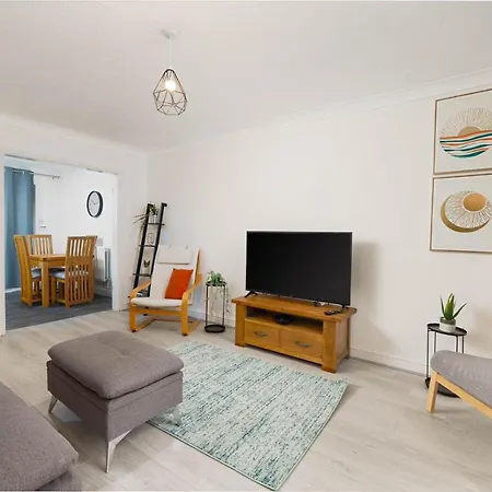 Spacious Three-bedroom House By Real Lush Properties In Plant Hill House *
