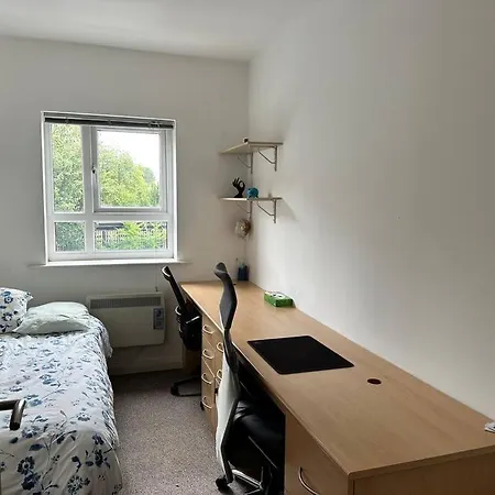 2 Double Bedrooms Flat At The End Of Centre Apartment