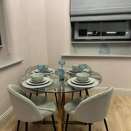 Апартаменты M1 Centre 3 Bed 3 Bath Luxe Penthouse *