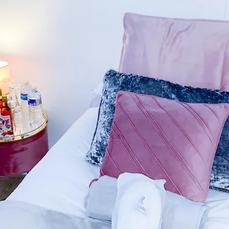 Bed & Breakfast Royal At Coop Live Etihad, Sports Manchester